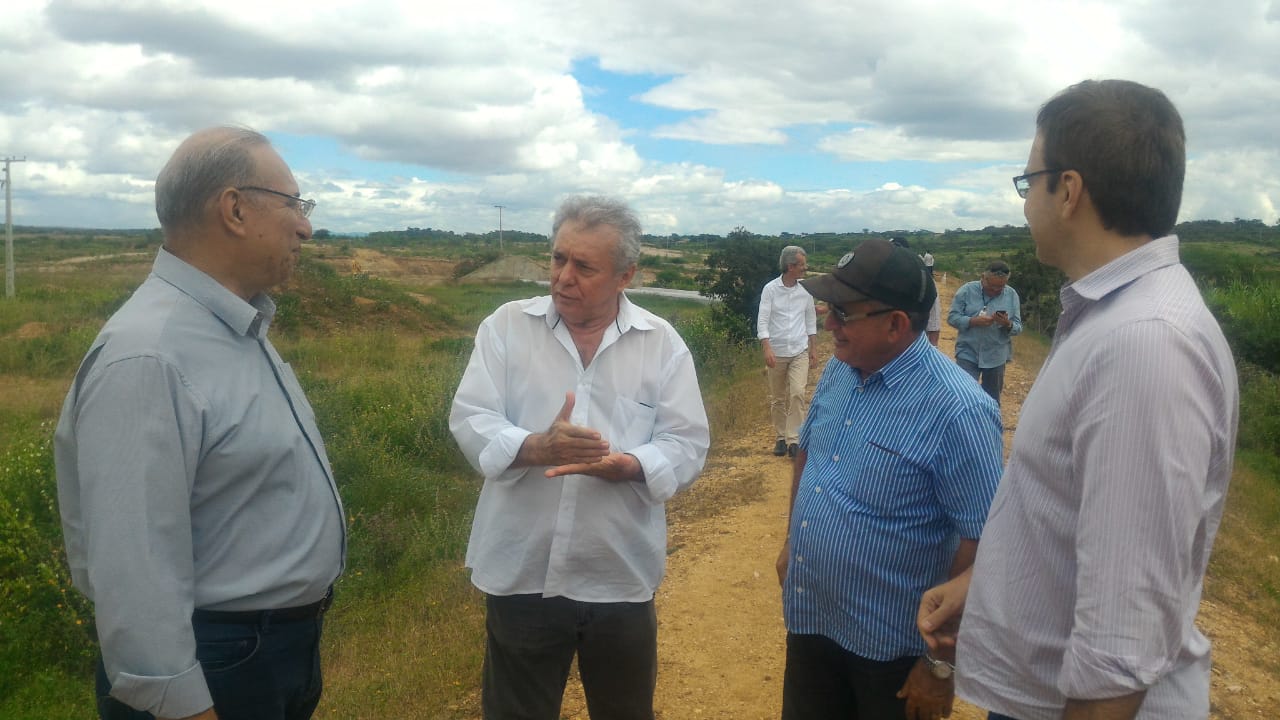 Construtora se compromete a retomar obras em Poções