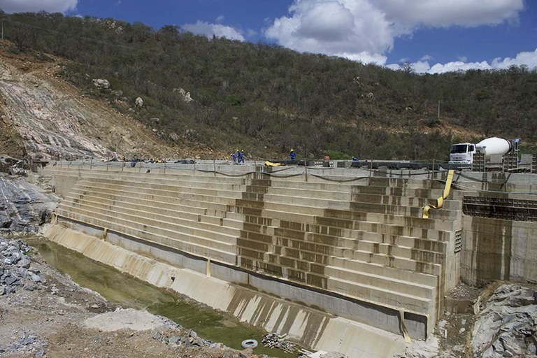 Obra da barragem Retiro segue em ritmo acelerado, na cidade de Cuité