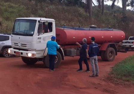 Aesa torna obrigatório o cadastramento de motobombas que retiram água de açudes para encher carros-pipa