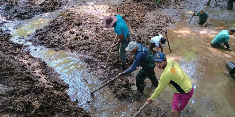 Aesa realiza limpeza na lagoa encantada em Bananeiras